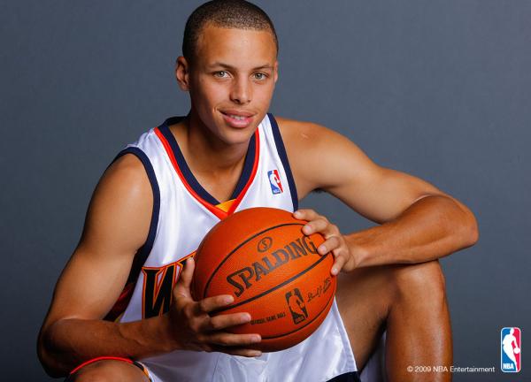 更是背负着 更是背负着