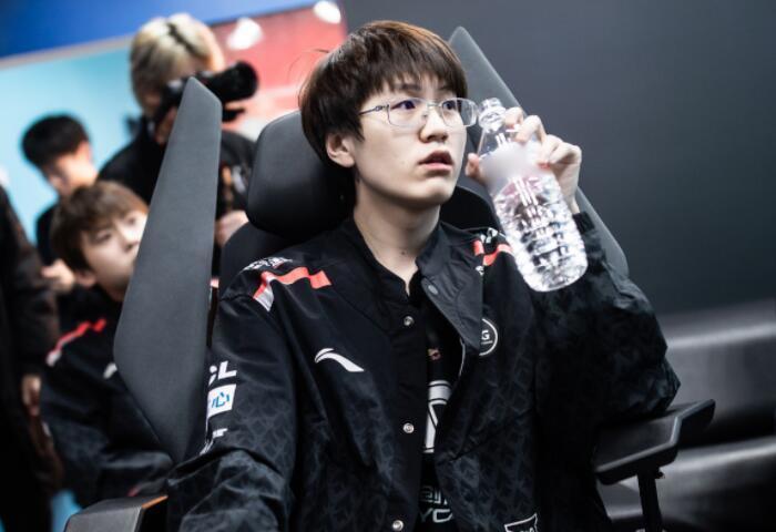 这位年轻的 这位年轻的