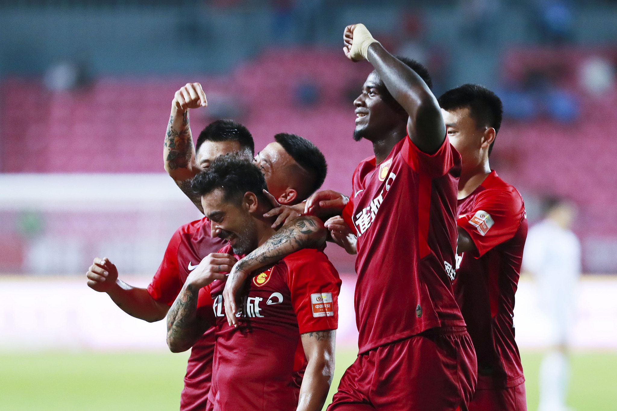 北京遭绝杀揪出最大罪人！拿600万半场1分，被人隔扣恼羞成怒+吃T